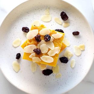 bread pudding with raisins
